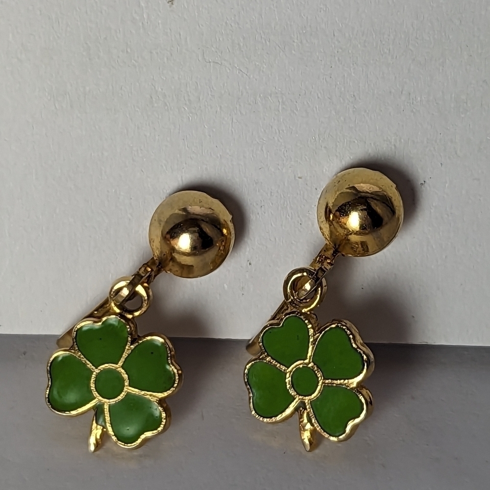 ☘️ Shamrock Earrings Green Enamel Goldtone Hook Clasp Irish